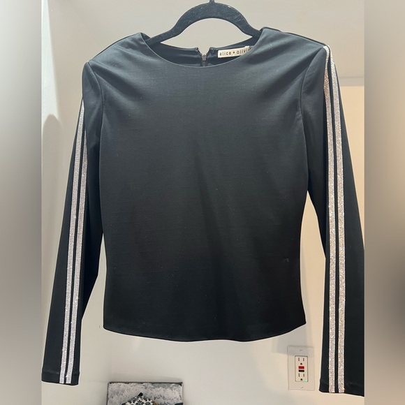 ALICE + OLIVIA Crew Neck Long Sleeve Top Size: SUS 6